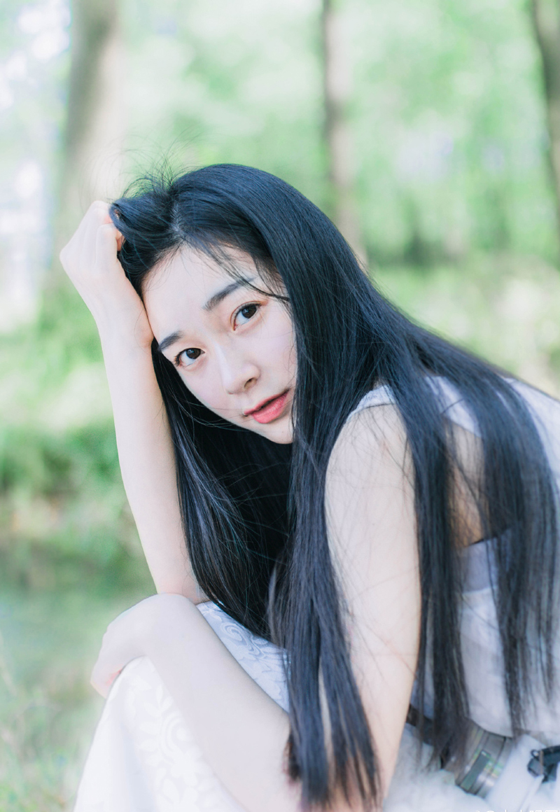 青春，就是要疯狂的奔跑，然后华丽的跌倒。奔跑，就是走出自己的小世界，走向外边的大世界，不怕折腾，勇于传递自己的正能量。跌倒，就是有屡败屡战的勇气，和一分青春永恒的冲动，青春，需要我们大步的奔跑。